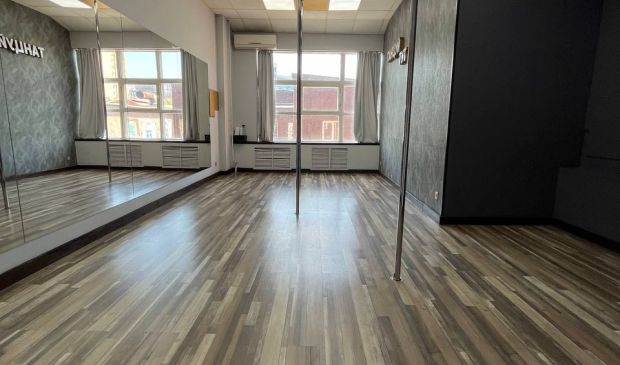 Фотография Зал для танцев №3 40 кв.м. с пилонами 