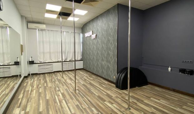 Фотография Зал для танцев №3 40 кв.м. с пилонами 