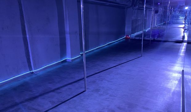 Фотография Пилонный зал для танцев в студии 5Life