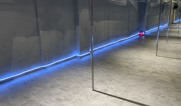 Фотография Пилонный зал для танцев в студии 5Life