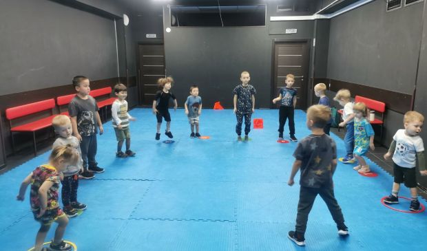 Фотография Групповые тренировки по футболу от 3 лет в клубе Young