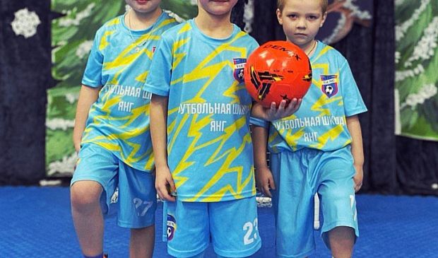 Фотография Групповые тренировки по футболу от 3 лет в клубе Young