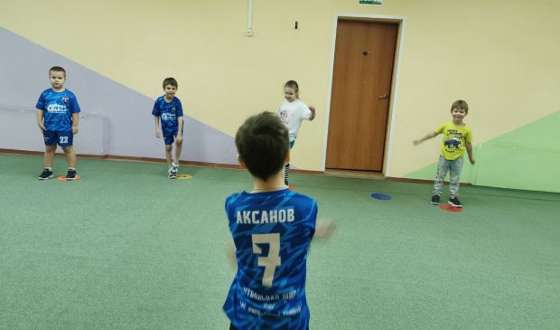 Фотография Групповые тренировки по футболу от 3 лет в клубе Young