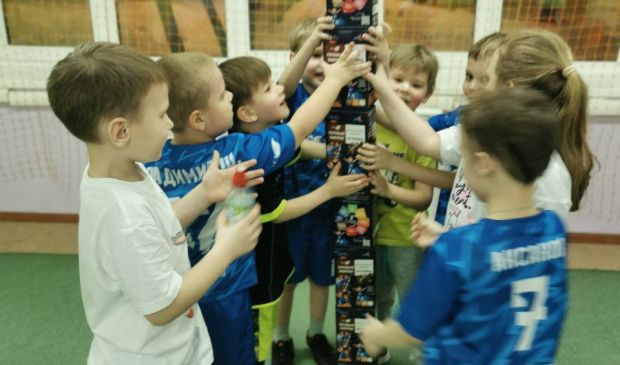 Фотография Групповые тренировки по футболу от 3 лет в клубе Young