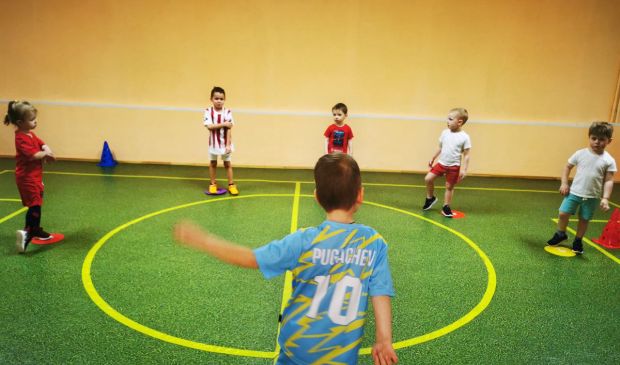 Фотография Групповые тренировки по футболу от 3 лет в клубе Young