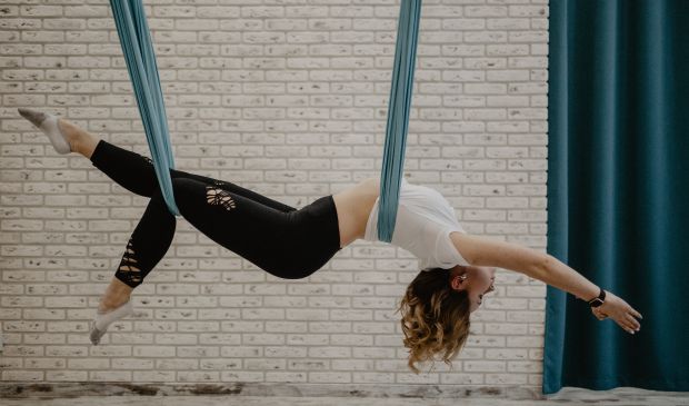 Фотография Растяжка в гамаках «Home Stretching»