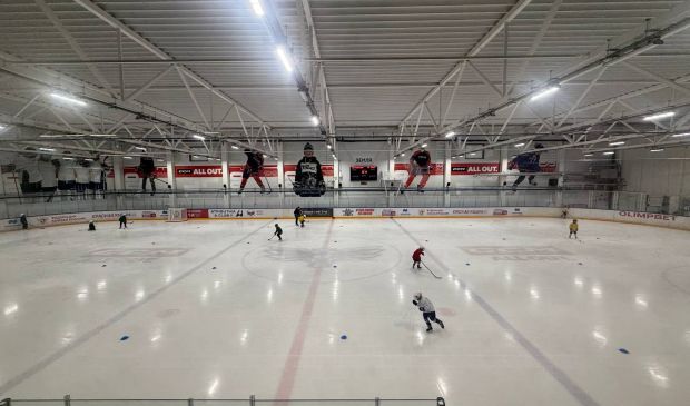 Фотография Ледовая арена Земля СК 