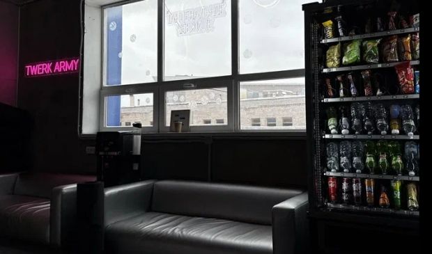 Фотография Черный зал 90 кв.м. в Студии танцев «Убежище»