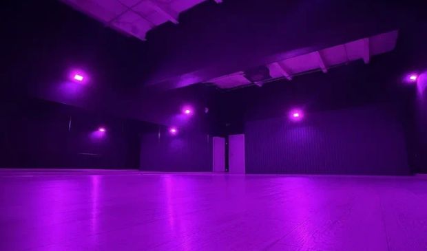 Фотография Черный зал 90 кв.м. в Студии танцев «Убежище»