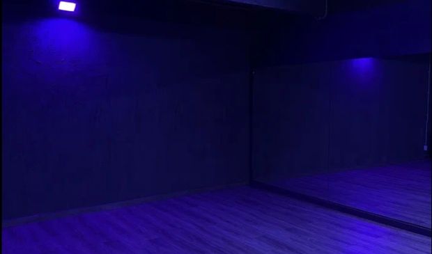 Фотография Бетонный зал 70 кв.м. в Студии танцев «Убежище»