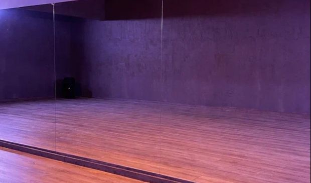 Фотография Бетонный зал 70 кв.м. в Студии танцев «Убежище»