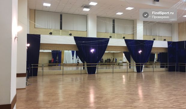 Фотография Танцевальный зал  400 м2 со сценой